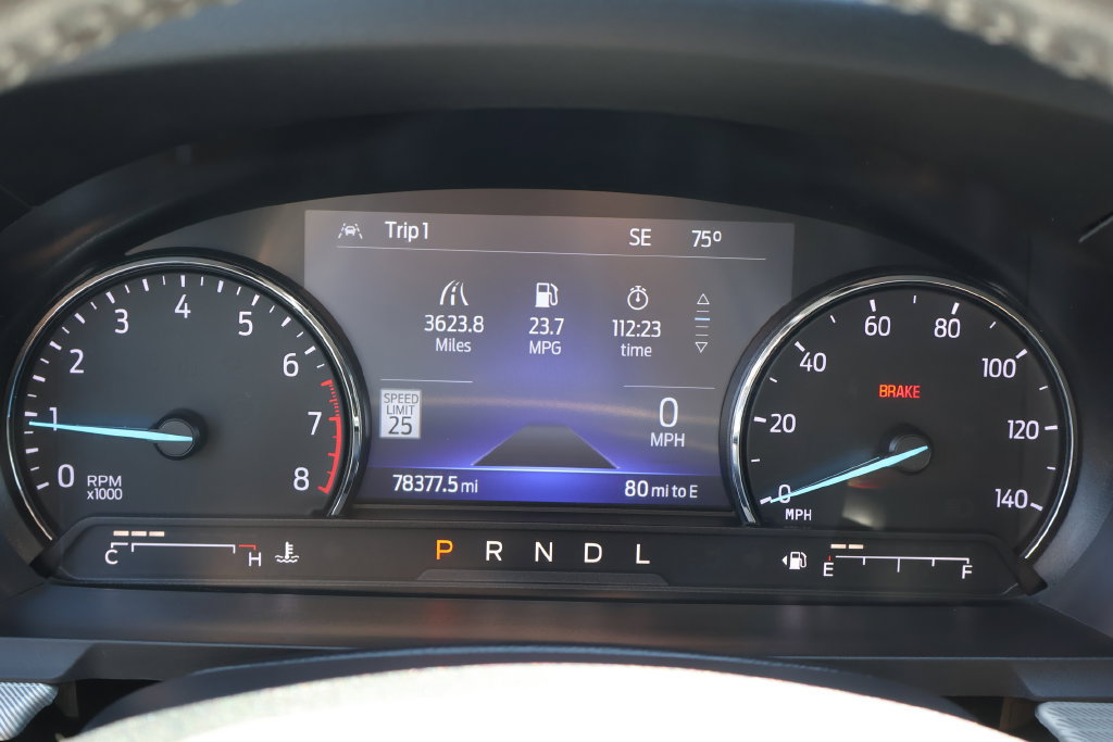 Used 2023 Ford Explorer XLT w/ Equipment Group 202A RWD image 9