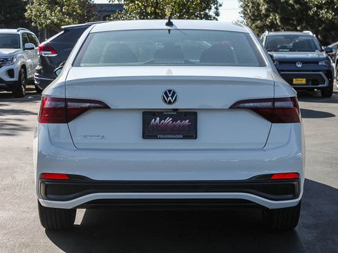 Used 2024 Volkswagen Jetta Sport image 7