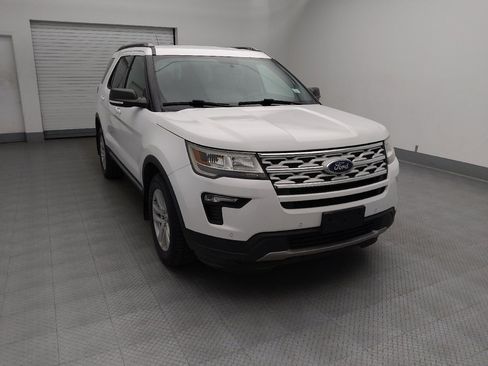 Used 2019 Ford Explorer XLT w/ Equipment Group 202A AWD/4WD image 14
