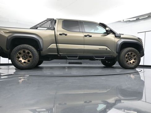 Used 2024 Toyota Tacoma Trailhunter image 39