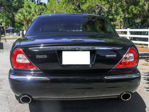 Used 2006 Jaguar XJ Vanden Plas Super V8 Portfolio RWD image 7
