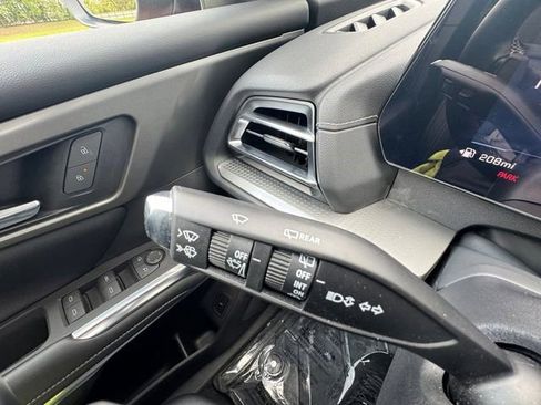 Used 2024 Chevrolet Traverse LT w/ Trailering Package FWD image 12