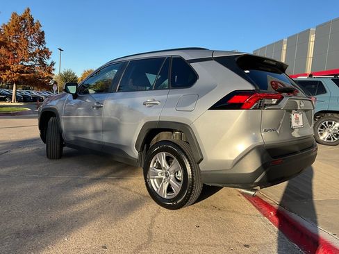 Used 2025 Toyota RAV4 XLE image 8