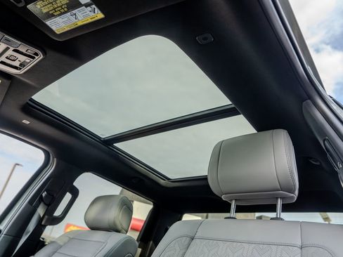 Used 2025 Toyota Tundra Limited image 25