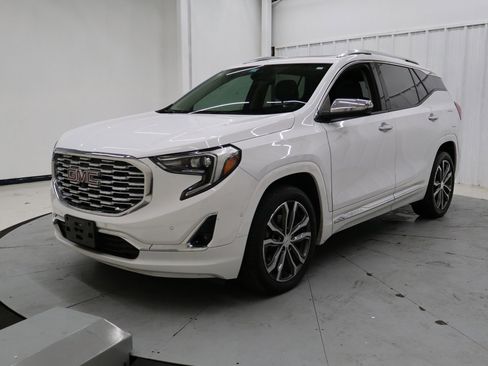 Used 2019 GMC Terrain Denali w/ Advanced Safety Package image 10