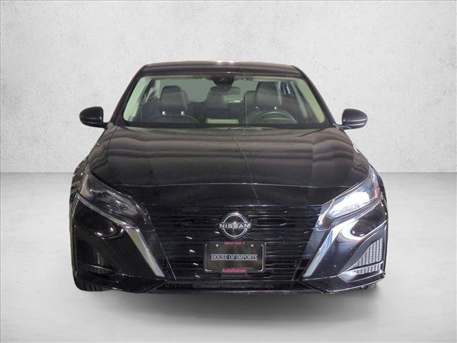 Used 2024 Nissan Altima 2.5 SV FWD image 2