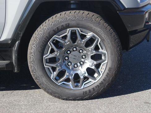 New 2025 GMC Hummer EV 3X image 9