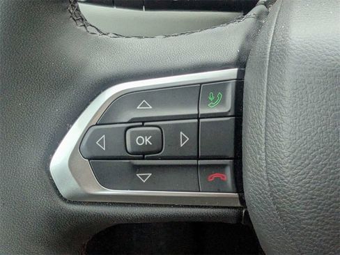 Used 2025 Jeep Compass Limited image 27