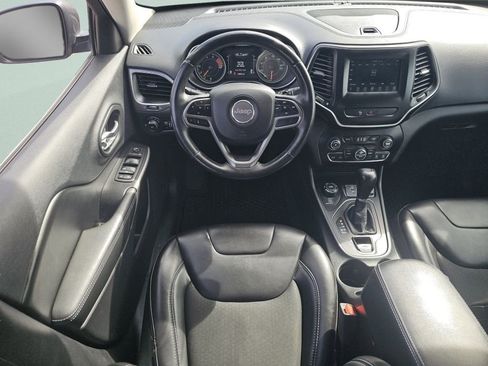 Used 2019 Jeep Cherokee Latitude Plus w/ Comfort/Convenience Group AWD/4WD image 4