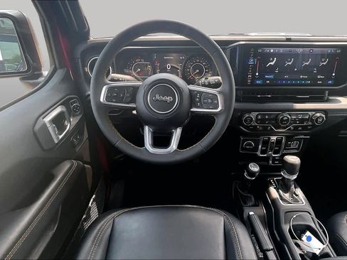 Used 2024 Jeep Wrangler Unlimited Sahara w/ Technology Group AWD/4WD image 5