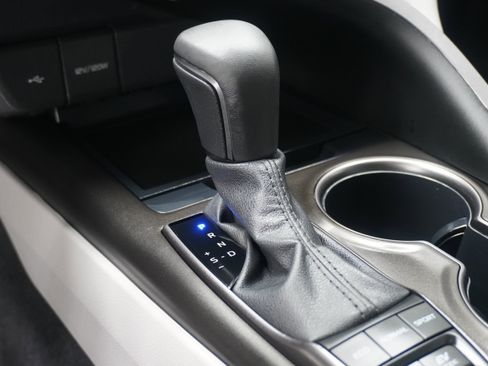 Used 2024 Toyota Camry SE FWD image 21