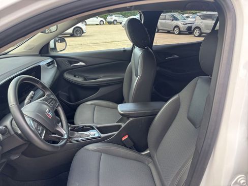 Used 2025 Buick Encore GX Preferred FWD image 25
