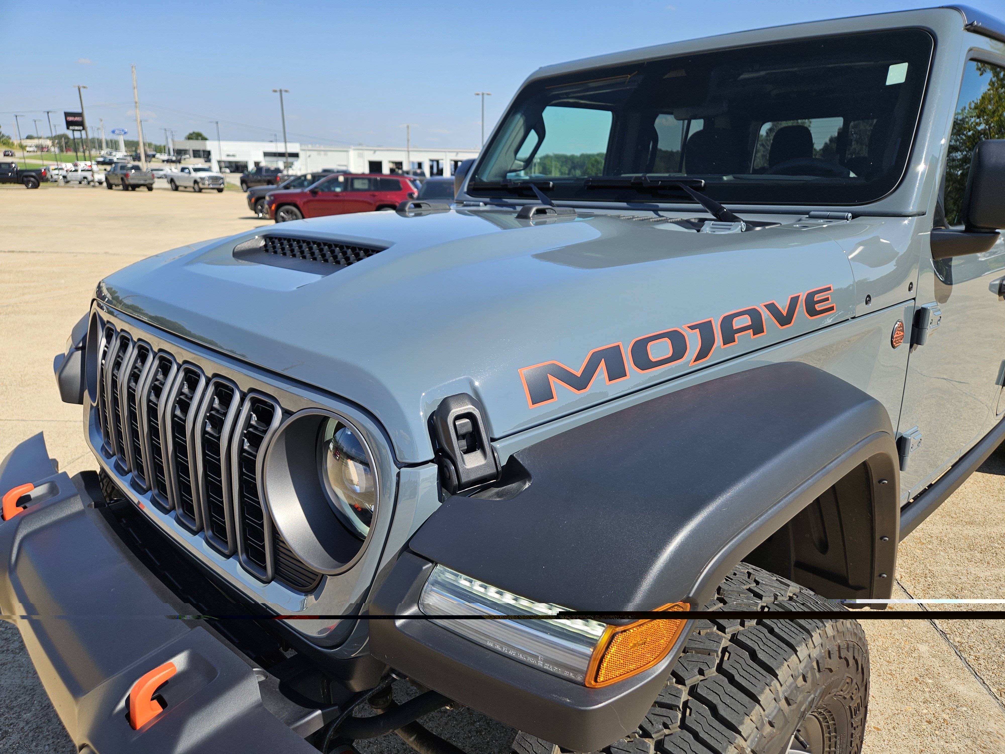 Used 2026 Jeep Gladiator Mojave AWD/4WD image 10