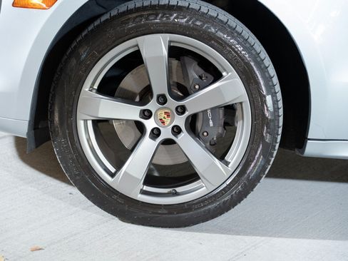 Certified 2023 Porsche Macan AWD/4WD image 11