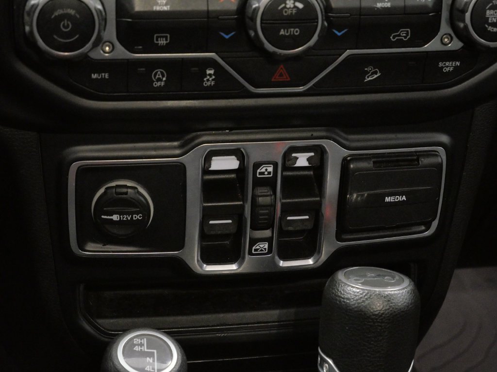 Used 2019 Jeep Wrangler Unlimited Sahara AWD/4WD image 23