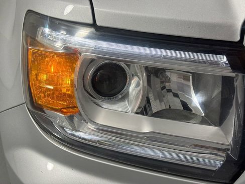 Used 2020 GMC Canyon SLE image 35