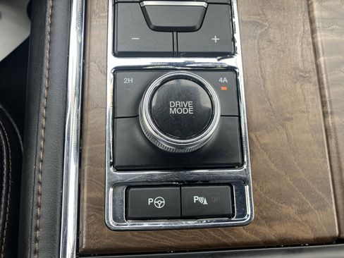 Used 2018 Ford Expedition Platinum AWD/4WD image 34