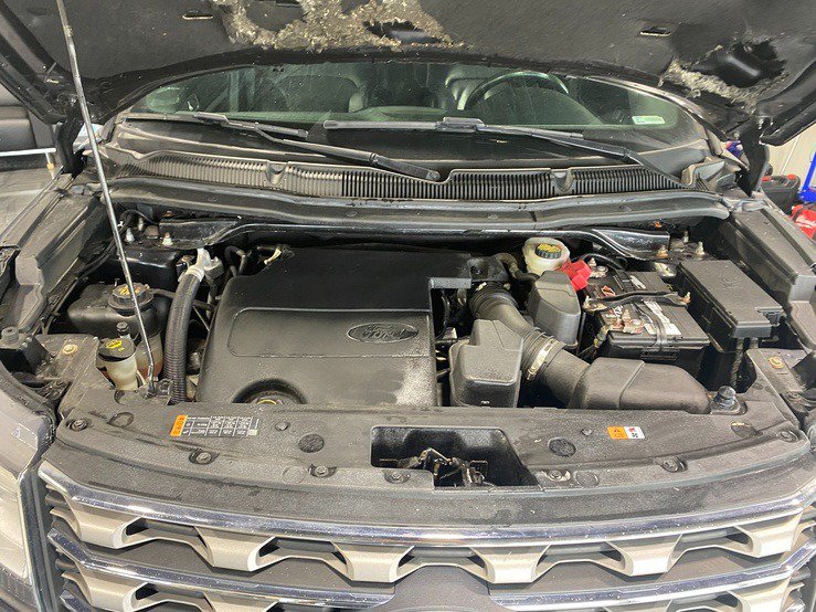 Used 2017 Ford Explorer XLT w/ Equipment Group 202A AWD/4WD image 25