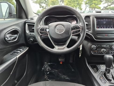 Used 2019 Jeep Cherokee Latitude w/ Popular Appearance Group FWD image 13