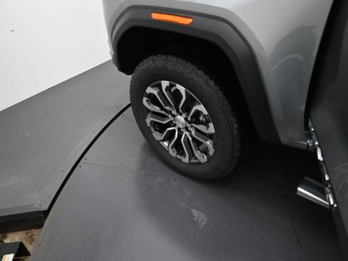 New 2026 GMC Canyon Denali image 8