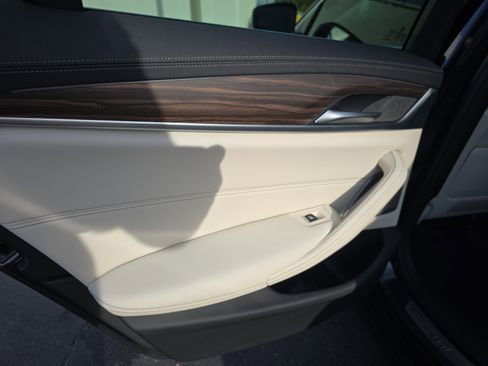 Used 2023 BMW 540i w/ Premium Package image 9