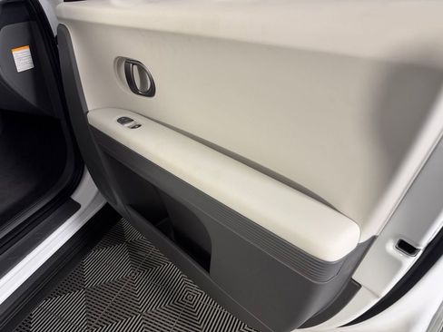 Used 2025 Hyundai Ioniq 5 SE RWD image 32