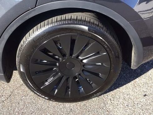 Used 2024 Tesla Model Y Long Range image 14