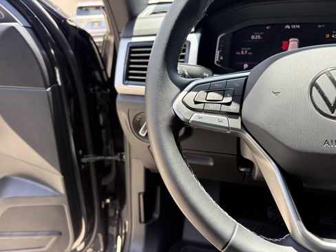 Used 2023 Volkswagen Atlas Cross Sport SE w/ Panoramic Sunroof Package FWD image 16