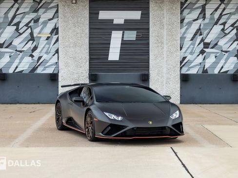 Used 2022 Lamborghini Huracan EVO RWD image 1