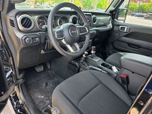 Used 2023 Jeep Gladiator Overland w/ Trailer Tow Package AWD/4WD image 11