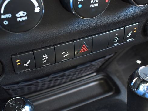 Used 2018 Jeep Wrangler Unlimited Sahara w/ Max Tow Package AWD/4WD image 18