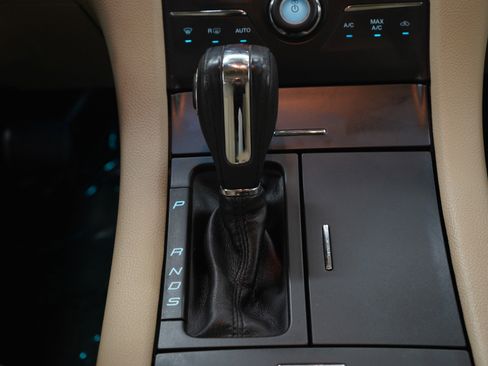 Used 2015 Ford Taurus Limited FWD image 17