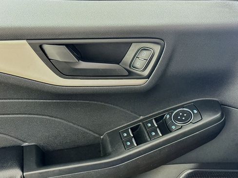 Used 2022 Ford Escape SE image 19