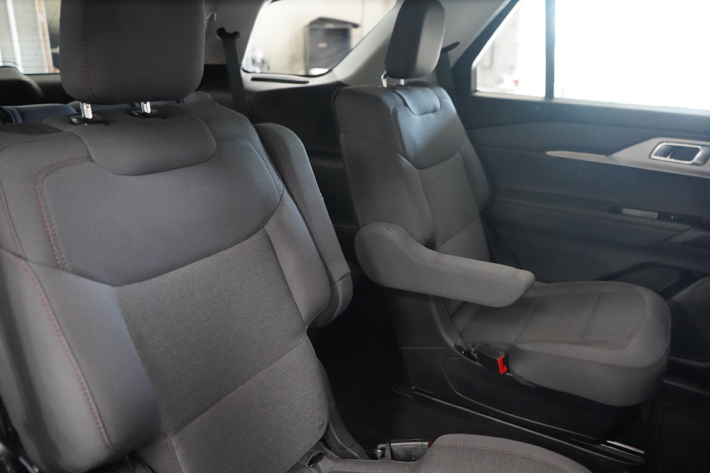 New 2026 Ford Explorer Active RWD image 25