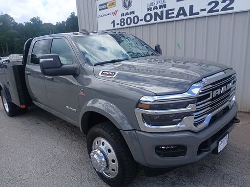 New 2026 RAM 4500 4x4 Crew Cab DRW w/ Laramie Trim Package image 1