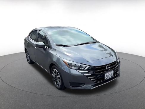 Used 2025 Nissan Versa SV FWD image 3