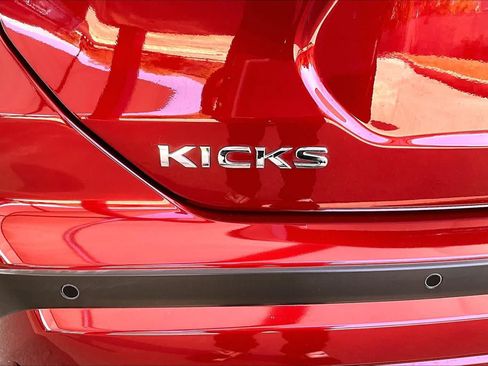 Certified 2023 Nissan Kicks SR w/ SR Premium Package FWD image 10