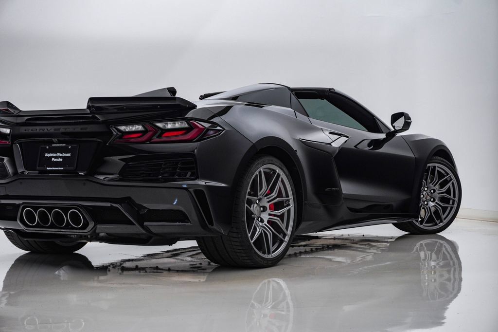 Used 2023 Chevrolet Corvette Z06 RWD image 12