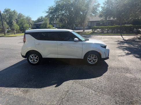 Used 2025 Kia Soul LX FWD image 6