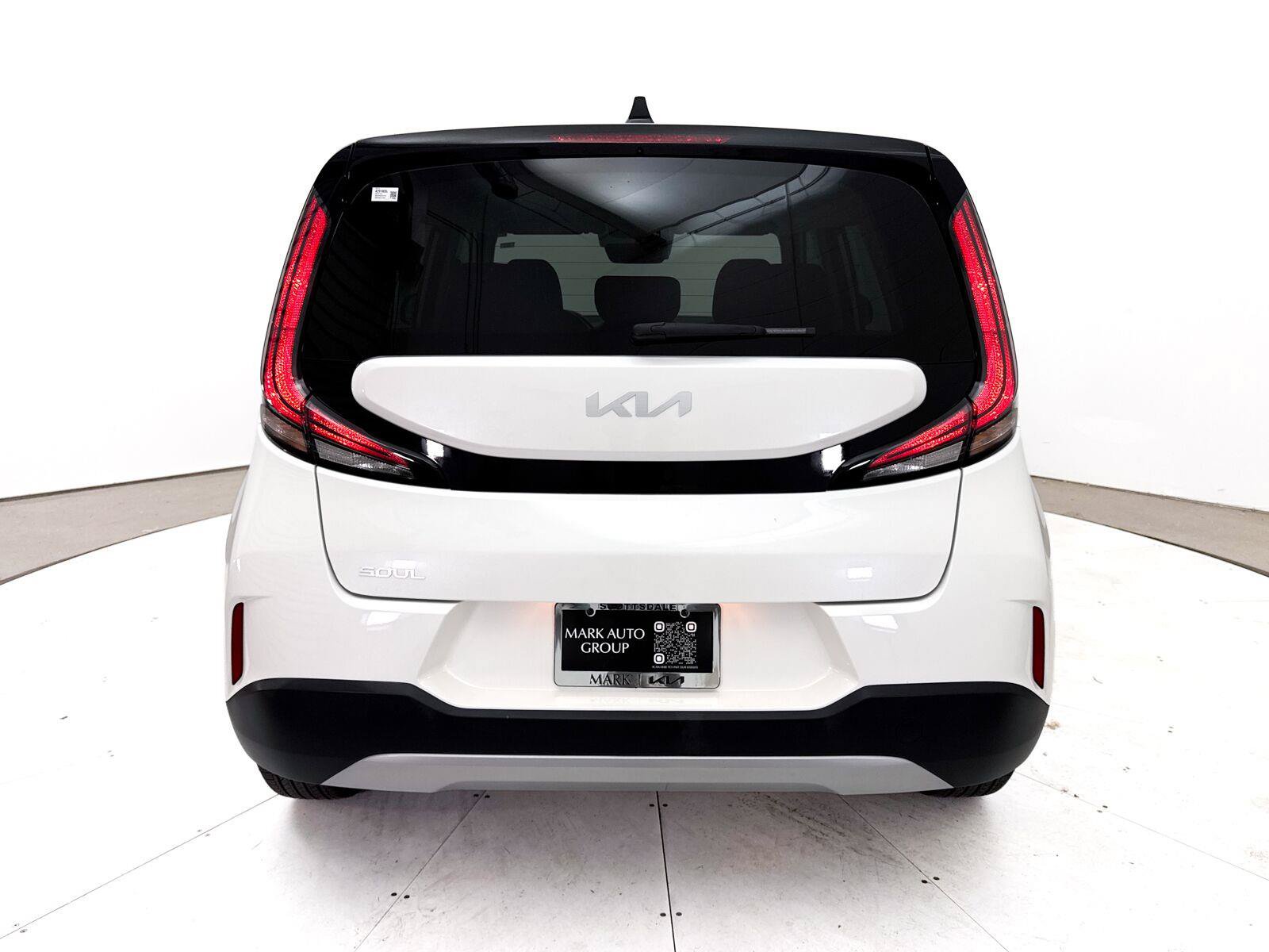 Used 2025 Kia Soul LX w/ LX Technology Package FWD image 16