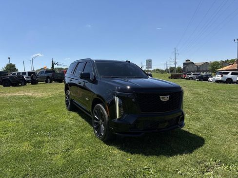 Used 2025 Cadillac Escalade V w/ LPO, Floor Liner Package AWD/4WD image 15