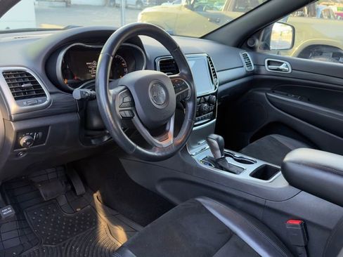 Used 2019 Jeep Grand Cherokee Altitude RWD image 6
