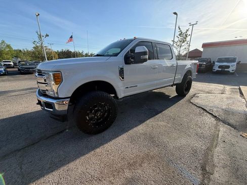 Used 2017 Ford F250 Lariat AWD/4WD image 3
