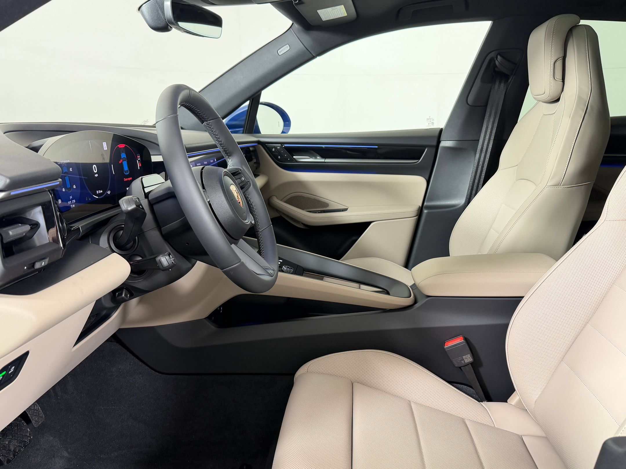Used 2026 Porsche Macan Electric RWD image 5