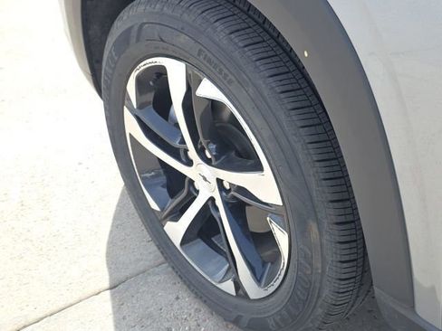 Certified 2024 Chevrolet Trax RS w/ Driver Confidence Package image 10