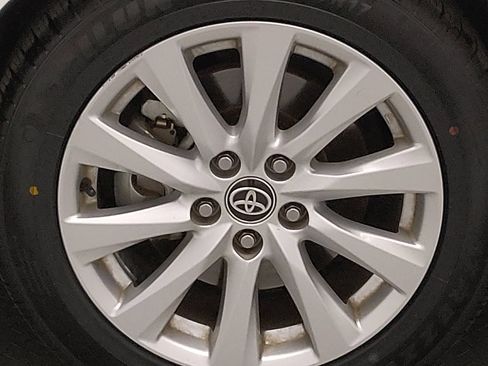 Used 2020 Toyota Camry LE image 31