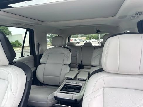 Used 2025 Lincoln Navigator Reserve AWD/4WD image 15