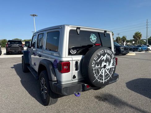 Used 2024 Jeep Wrangler Unlimited Sahara AWD/4WD image 3