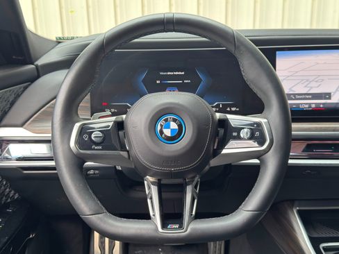 Used 2023 BMW i7 xDrive60 w/ Executive Package 2 AWD/4WD image 24