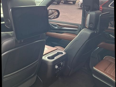 Used 2023 GMC Yukon XL Denali Ultimate AWD/4WD image 9
